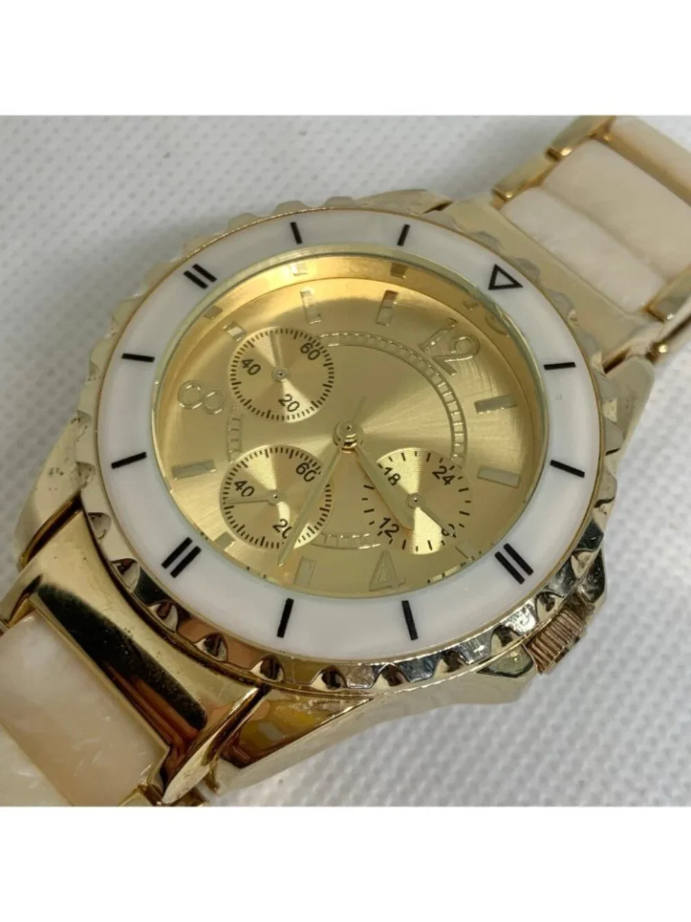 Gold tone women’s quartz analog watch large face 40mm adjustable 6.5” running